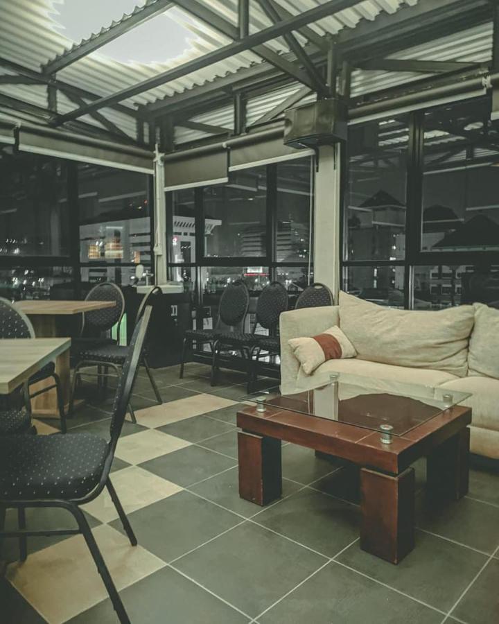 Aruuman Hotel Simpanglima Semarang Exterior foto